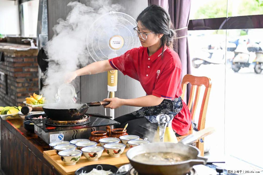 全网追的“扁担女孩”，找了一份暑假工，时薪12元 - 沧州生活资讯 - 沧州28生活网 cangzhou.28life.com